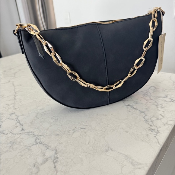 Universal Thread Black Half-Moon Shoulder Bag with Gold Chain - NWT - Picture 4 of 4